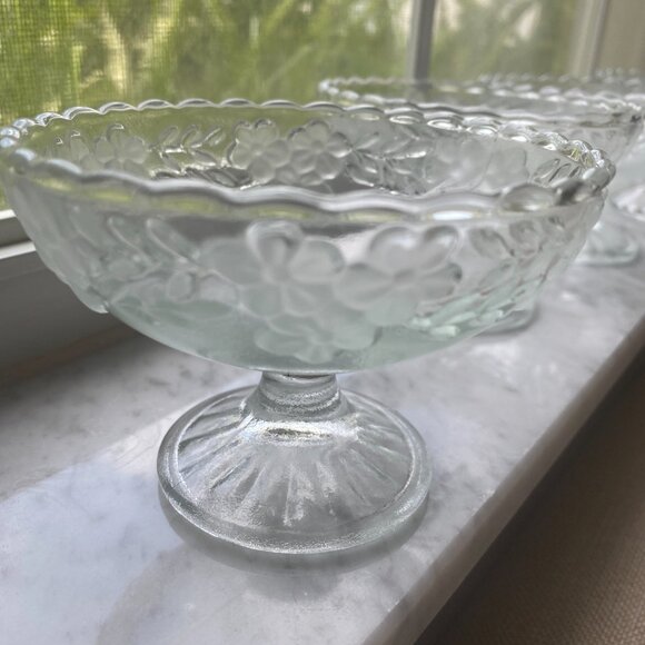 Raised Frosted Daisy Vine Footed Vintage Dessert Bowls Set of 4 - Picture 6 of 6